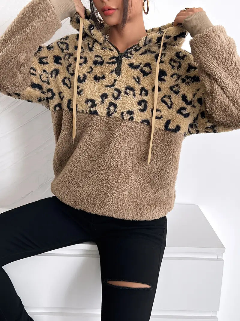 Barkha – Fleece-Kapuzenpullover mit Leopardenmuster