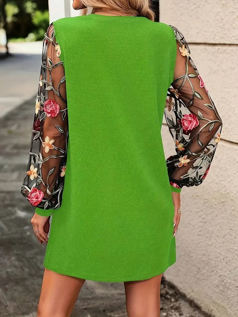 Cecily – Kleid mit floralen Netzärmeln