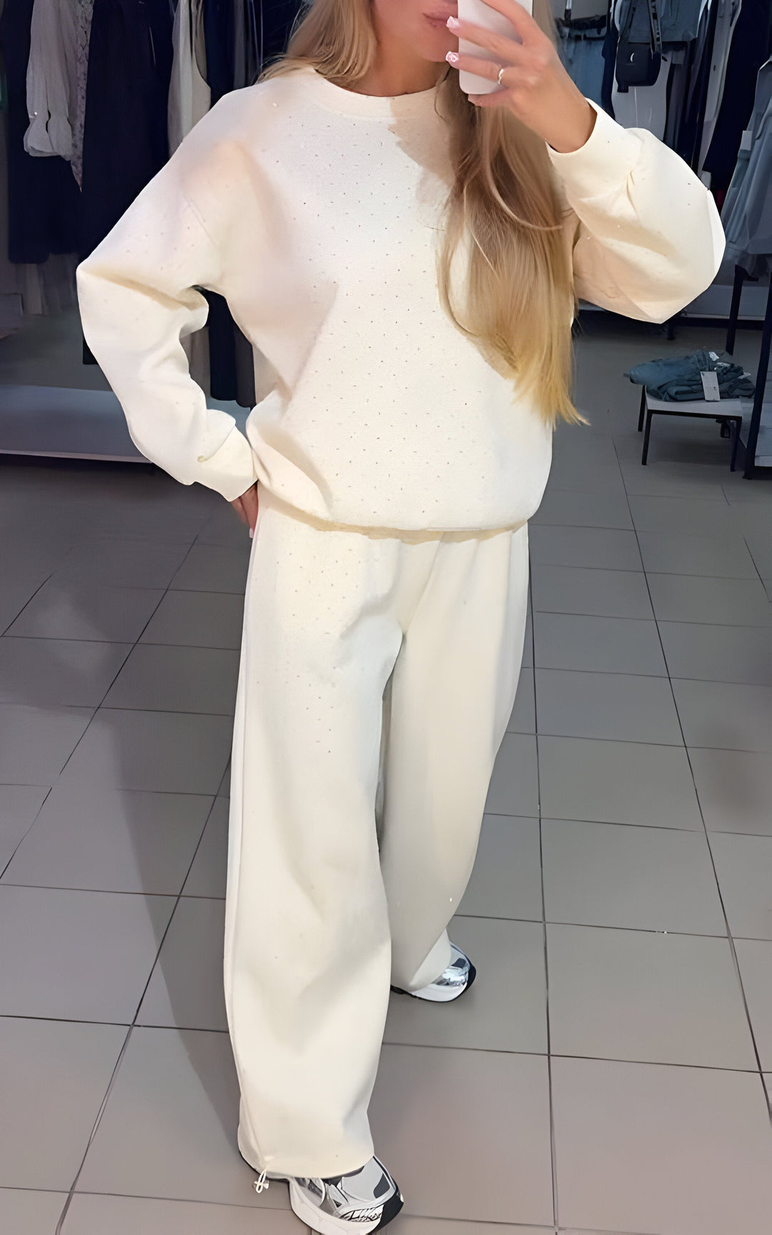 Sparkora - Lässiges Sweatshirt- und Hosen-Set mit Diamantdetails